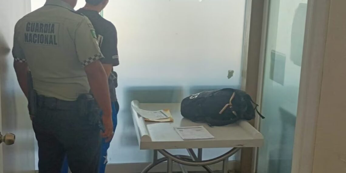 Detienen a sujeto en el Aeropuerto de Michoacán con más de un millón de pesos en efectivo