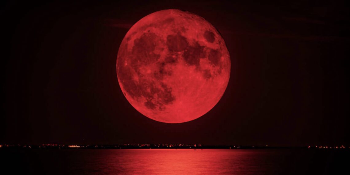 El próximo 14 de marzo de 2025, el cielo nos regalará un espectáculo impresionante: un eclipse lunar total,