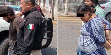 Una niña de 7 años, identificada con las iniciales A.Y., perdió la vida a causa de una golpiza presuntamente infligida por su madre y su padrastro