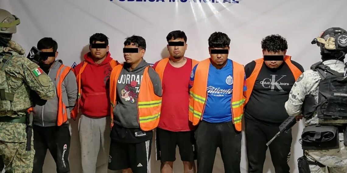 Resguardan a 10 migrantes y caen a seis presuntos secuestradores