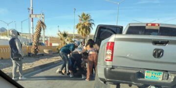 Una pelea entre conductores se registró esta tarde en el Puente Internacional de las Américas, que conecta Ciudad Juárez con El Paso, Texas.