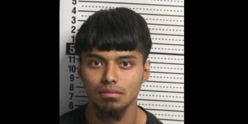 Detienen a dos jóvenes por tiroteo en Nuevo México; dejó tres muertos y 15 heridos