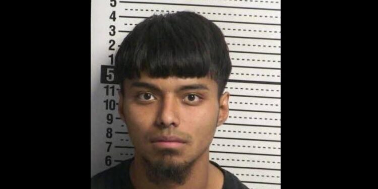 Detienen a dos jóvenes por tiroteo en Nuevo México; dejó tres muertos y 15 heridos