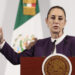 MEX8966. CIUDAD DE MÉXICO (MÉXICO), 07/04/2025.- La presidenta de México Claudia Sheibaum, participa este lunes durante una rueda de prensa en Palacio Nacional de la Ciudad de México (México). Sheinbaum no descartó imponer aranceles recíprocos a los que impuso el mandatario de Estados Unidos, Donald Trump, pero prefiere buscar un "acuerdo previo", por lo que el secretario de Economía, Marcelo Ebrard, viajará otra vez a Washington esta semana. EFE/José Méndez