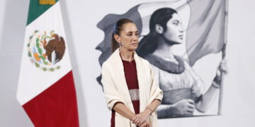 MEX9026. CIUDAD DE MÉXICO (MÉXICO), 08/04/2025.- La presidenta de México, Claudia Sheinbaum, participa en una rueda de prensa este martes, en Palacio Nacional, en Ciudad de México (México). Sheinbaum acusó de "mucho desconocimiento" sobre México al Comité de la ONU contra la Desaparición Forzada, que busca llevar la crisis nacional de desapariciones a la Asamblea General bajo el argumento de que son "sistemáticas o generalizadas". EFE/Mario Guzmán