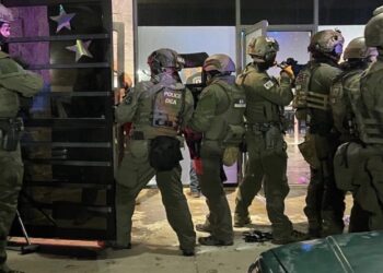 La operación de la DEA en Colorado Springs también resultó en el decomiso de armas, drogas y dinero en efectivo