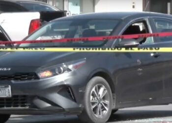 Autoridades de los tres niveles de gobierno investigan el asesinato del líder criminal, ocurrido mientras se encontraba detenido en un semáforo; sus hijos resultaron heridos en el ataque.