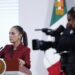 MEX8474. CIUDAD DE MÉXICO (MÉXICO), 02/04/2025.- La presidenta de México, Claudia Sheinbaum, habla durante una rueda de prensa este miércoles, en el Palacio Nacional de Ciudad de México (México). Sheinbaum afirmó que ya "hay un acuerdo" y que cumplirá "poco a poco" con el Tratado de la Distribución de Aguas Internacionales de Estados Unidos debido a los problemas de sequía, después de que funcionarios acusan a México de adeudar el líquido que debe entregar dentro del pacto fronterizo. EFE/ Mario Guzmán
