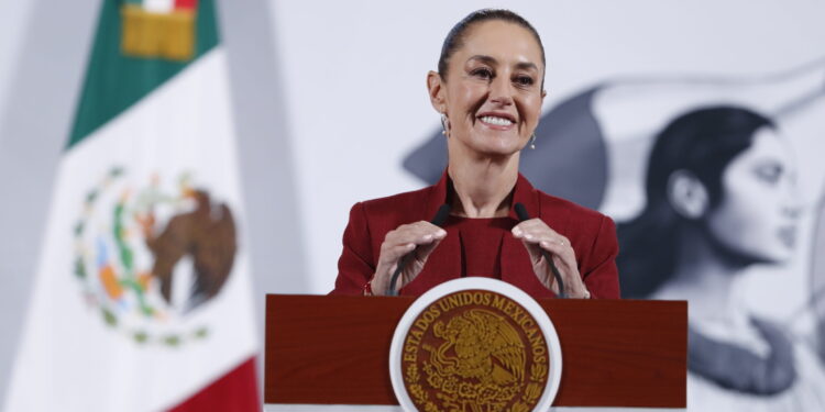 MEX8454, CIUDAD DE MÉXICO (MÉXICO), 02/04/2025.- La presidenta de México, Claudia Sheinbaum, habla durante una rueda de prensa este miércoles, en el Palacio nacional de la Ciudad de México (México). EFE/ Mario Guzmán