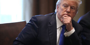WASHINGTON, DC - JANUARY 09:  U.S. President Donald Trump (R) presides over a meeting about immigration with Republican and Democrat members of Congress in the Cabinet Room at the White House January 9, 2018 in Washington, DC. In addition to seeking bipartisan solutions to immigration reform, Trump advocated for the reintroduction of earmarks as a way to break the legislative stalemate in Congress.  (Photo by Chip Somodevilla/Getty Images)