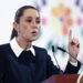 MEX4297. CIUDAD DE MÉXICO (MÉXICO), 04/06/2025.- La presidenta de México, Claudia Sheinbaum, participa este miércoles durante una rueda de prensa en Palacio Nacional de la Ciudad de México (México). Sheinbaum llamó a los nuevos integrantes de la Suprema Corte de Justicia de la Nación (SCJN) a ser ejemplo de honestidad, austeridad y justicia para todos, al destacar que con su llegada comienza una transformación profunda del Poder Judicial. EFE/ Mario Guzmán
