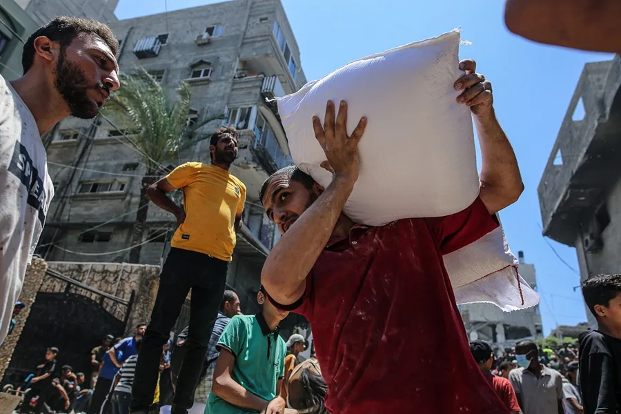 Soldados israelíes reciben la orden de disparar a ciudadanos de Gaza en repartos de comida.. Noticias en tiempo real