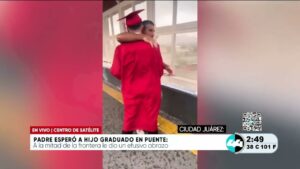 Padre esperó a hijo graduado en puente. Noticias en tiempo real