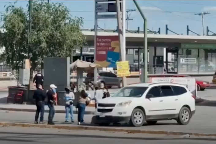 Asesinan a pareja dentro de camioneta blanca en calles de Ciudad Juárez. Lado.mx Asesinan a pareja dentro de camioneta blanca en calles de Ciudad Juárez. Noticias en tiempo real