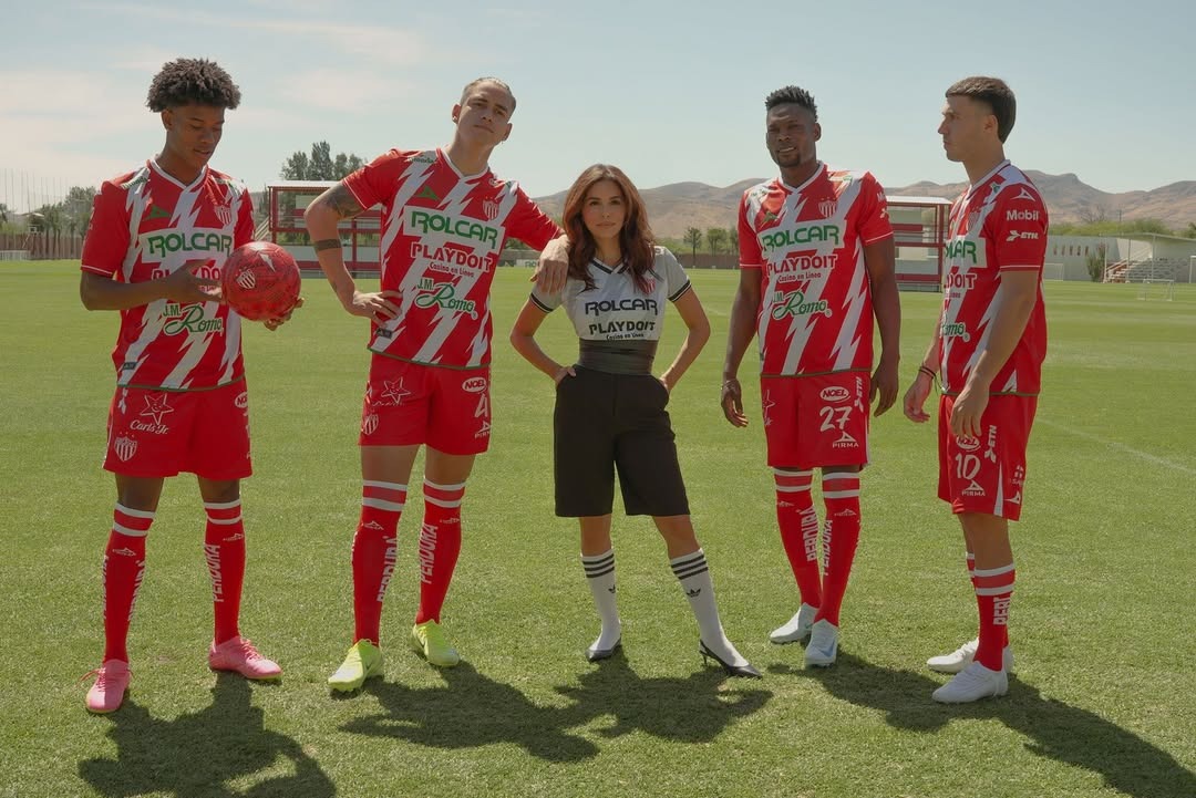 Disney+ lanza docuserie sobre el Club Necaxa, producida por Eva Longoria y Ryan Reynolds. Noticias en tiempo real