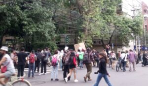 Sheinbaum condena expresiones “xenófobas” tras protesta contra gentrificación en México. Noticias en tiempo real