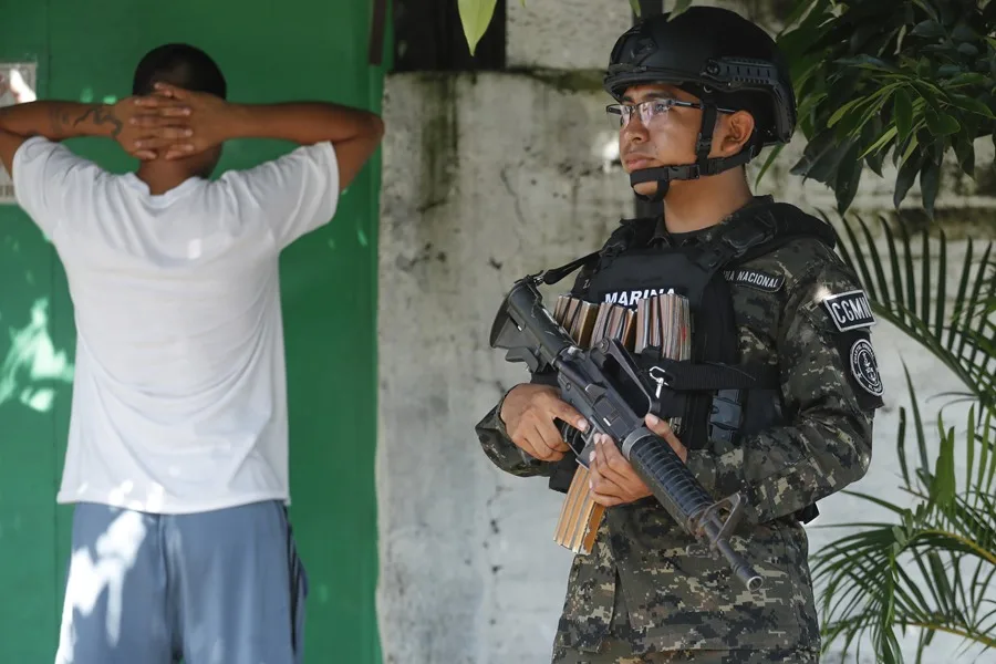 El Salvador: Régimen de excepción permanente, torturas y detención de críticos de Bukele. Noticias en tiempo real