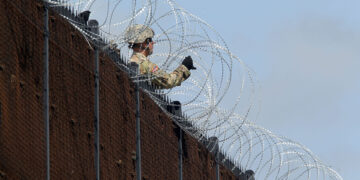 REFILE - CORRECTING THE TYPE OF THE WIRE U.S. Army soldiers install a razor wire fence along Anzalduas International Bridge near the U.S.- Mexico border in McAllen, Texas,  November 5, 2018. REUTERS/Delcia Lopez