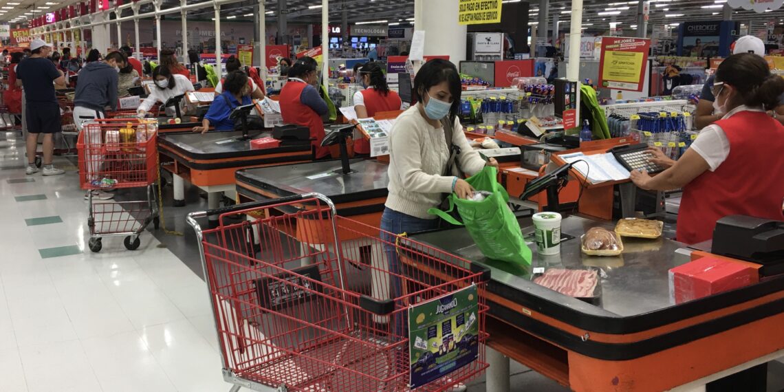 200531072. Ciudad de México, 31 May 2020 (Notimex-Paola Hidalgo).- Empieza a aumentar la afluencia de gente en los supermercados de la ciudad, el último día de la jornada de sana distancia. Ciudad de México, 31 de mayo de 2020. NOTIMEX/FOTO/PAOLA HIDALGO/PHG/EBF