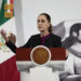 MEX315. CIUDAD DE MÉXICO (MÉXICO), 19/08/2025.- La presidenta de México, Claudia Sheinbaum, habla en una rueda de prensa este martes, en Palacio Nacional de la Ciudad de México (México). Sheinbaum, dijo estar a favor de la no intervención respecto a los supuestos operativos militares que Estados Unidos realiza en el mar Caribe, cerca de Venezuela, y que han encendido las alarmas en la región. EFE/José Méndez