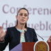 MEX2040. CIUDAD DE MÉXICO (MÉXICO), 08/09/2025.- La presidenta de México, Claudia Sheinbaum, habla durante una rueda de prensa este lunes, en el Palacio Nacional de la Ciudad de México (México). Sheinbaum confirmó que 23 mexicanos fueron detenidos en Georgia (Estados Unidos), durante una redada en la planta automotriz de la empresa surcoreana Hyundai. EFE/ Mario Guzmán