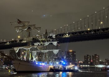 New York City Fire and Police department boat respond to a Mexican Navy vessel that crashed into the Brooklyn Bridge on May 17. Photographer: Myles Miller/Bloomberg