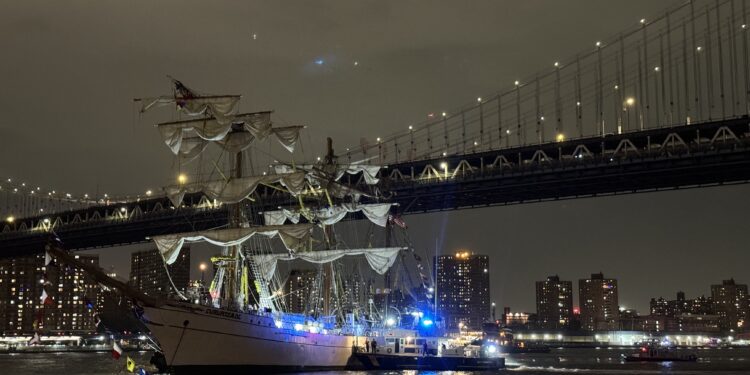 New York City Fire and Police department boat respond to a Mexican Navy vessel that crashed into the Brooklyn Bridge on May 17. Photographer: Myles Miller/Bloomberg