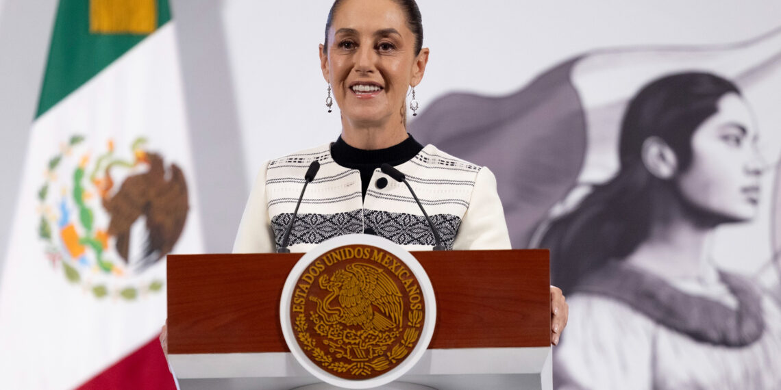MEX1848. CIUDAD DE MÉXICO (MÉXICO), 05/09/2025.- Fotografía cedida por la Presidencia de México que muestra a la mandataria Claudia Sheinbaum, durante una rueda de prensa este viernes, en Palacio Nacional de la Ciudad de México (México). Sheinabum anunció que el próximo Paquete Económico 2026, que entregará el próximo lunes 8 de septiembre a la Cámara de Diputados, se destinarán más recursos a la ciencia y a proyectos científicos. EFE/Presidencia de México/SOLO USO EDITORIAL/NO VNETAS/SOLO DISPONIBLE PARA ILUSTRAR LA NOTICIA QUE ACOMPAÑA(CRÉDITO OBLIGATORIO)