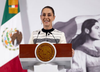 MEX1848. CIUDAD DE MÉXICO (MÉXICO), 05/09/2025.- Fotografía cedida por la Presidencia de México que muestra a la mandataria Claudia Sheinbaum, durante una rueda de prensa este viernes, en Palacio Nacional de la Ciudad de México (México). Sheinabum anunció que el próximo Paquete Económico 2026, que entregará el próximo lunes 8 de septiembre a la Cámara de Diputados, se destinarán más recursos a la ciencia y a proyectos científicos. EFE/Presidencia de México/SOLO USO EDITORIAL/NO VNETAS/SOLO DISPONIBLE PARA ILUSTRAR LA NOTICIA QUE ACOMPAÑA(CRÉDITO OBLIGATORIO)