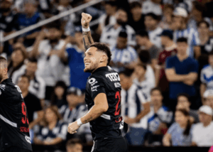 Rayados se impone a Santos con gol de Ocampos y mucha tensión en el cierre. Noticias en tiempo real