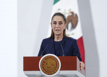 MEX3611. CIUDAD DE MÉXICO (MÉXICO), 24/09/2025.- La presidenta de México, Claudia Sheinbaum, participa en una rueda de prensa este miércoles en Palacio Nacional de la Ciudad de México (México). EFE/ Isaac Esquivel