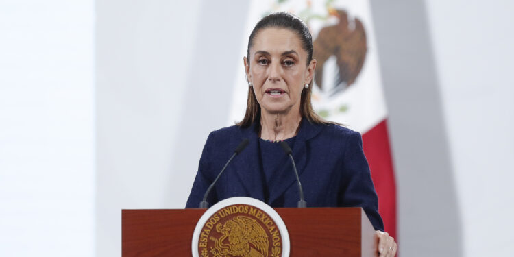 MEX3611. CIUDAD DE MÉXICO (MÉXICO), 24/09/2025.- La presidenta de México, Claudia Sheinbaum, participa en una rueda de prensa este miércoles en Palacio Nacional de la Ciudad de México (México). EFE/ Isaac Esquivel