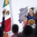 MEX4304. CIUDAD DE MÉXICO (MÉXICO), 01/10/2025.- La presidenta de México, Claudia Sheinbaum, habla durante una rueda de prensa este miércoles, en el Palacio Nacional de la Ciudad de México (México). Sheinbaum celebró escuetamente su primer aniversario al frente del país, al celebrar una aprobación ciudadana de más del 70 %, según encuestas, y destacar que su principal compromiso es cumplirle al pueblo y mantener la convicción. EFE/Sáshenka Gutiérrez