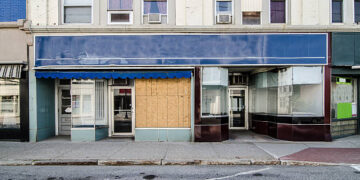 Facade of a bankrupt store in Augusta, Maine