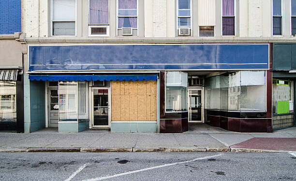 Facade of a bankrupt store in Augusta, Maine