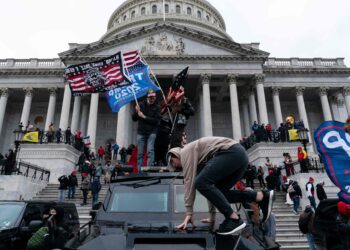TOPSHOT - Supporters of US President Donald Trump protest outside the US Capitol on January 6, 2021, in Washington, DC. - Demonstrators breeched security and entered the Capitol as Congress debated the a 2020 presidential election Electoral Vote Certification. (Photo by ALEX EDELMAN / AFP)