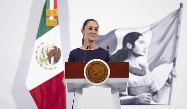 Cuauhtémoc, Ciudad de México. 05 de mayo 2025. La presidenta constitucional de los Estados Unidos Mexicanos, la Doctora Claudia Sheinbaum Pardo en conferencia de prensa matutina en el salón de la Tesorería de Palacio Nacional. Acompañan a la presidenta: Iván Escalante, Procurador Federal del Consumidor; Marcelo Ebrard Casubón, secretario de Economía; Luz Elena González Escobar, secretaria de Energía; Edgar Amador, secretario de Hacienda y Diana Aurora Correa,  subdirectora de Diseño Digital y Medios Sociales en la Unidad de Memoria Histórica. Foto: Gabriel Monroy/Presidencia