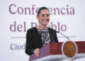 Cuauhtémoc, Ciudad de México. 21 de enero 2025. La presidenta constitucional de los Estados Unidos Mexicanos, la Doctora Claudia Sheinbaum Pardo en conferencia de prensa matutina en el salón de la Tesorería de Palacio Nacional. Acompañan a la presidenta: David Kershenobich, secretario de salud; Juan Ramón de la Fuente, secretario de Relaciones Exteriores; Rosa Icela Rodríguez Velázquez, secretaria de Gobernación; Roberto Velasco Álvarez, jefe de la unidad para América del Norte de la SRE y Ramiro López Elizalde, subsecretario de Prevención y Promoción de la Salud. Foto: Juan Carlos Ramos Mamahua /Presidencia