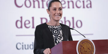 Cuauhtémoc, Ciudad de México. 21 de enero 2025. La presidenta constitucional de los Estados Unidos Mexicanos, la Doctora Claudia Sheinbaum Pardo en conferencia de prensa matutina en el salón de la Tesorería de Palacio Nacional. Acompañan a la presidenta: David Kershenobich, secretario de salud; Juan Ramón de la Fuente, secretario de Relaciones Exteriores; Rosa Icela Rodríguez Velázquez, secretaria de Gobernación; Roberto Velasco Álvarez, jefe de la unidad para América del Norte de la SRE y Ramiro López Elizalde, subsecretario de Prevención y Promoción de la Salud. Foto: Juan Carlos Ramos Mamahua /Presidencia