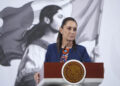 Cuauhtémoc, Ciudad de México. 17 de noviembre 2025. La presidenta constitucional de los Estados Unidos Mexicanos, la Doctora Claudia Sheinbaum Pardo en conferencia de prensa matutina en el salón de la Tesorería de Palacio Nacional. La acompañan: Iván Escalante, Procurador Federal del Consumidor (Profeco); Ariadna Montiel, secretaria de Bienestar. ; Mario Delgado Carrillo, secretario de Educación Pública; Marath Bolaños López, secretario del Trabajo y Previsión Social; Pamela López, Directora de la Escuela es Nuestra; Julio César León Trujillo, coordinador nacional de becas para el Bienestar y Diana Aurora Correa, subdirectora de Diseño Digital y Medios Sociales en la Unidad de Memoria Histórica.   Foto: Hazel Cárdenas/Presidencia