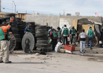 Retira Municipio asentamiento irregular y notifica negocio por operar sin permisos