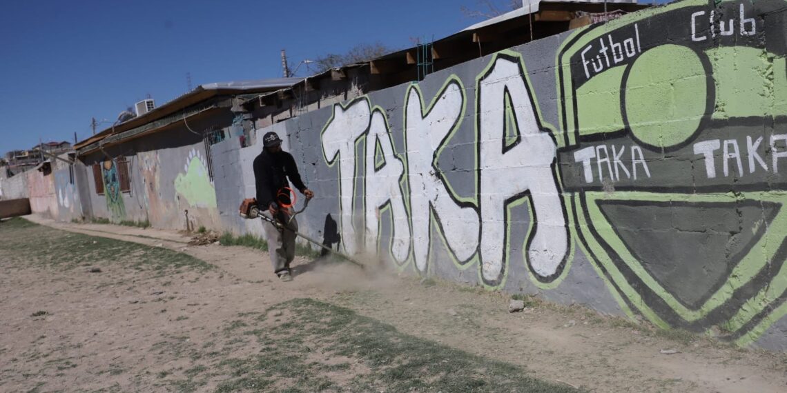 Atienden petición de niños “Takataka” y mejoran iluminación en cancha de la colonia 16 de Septiembre