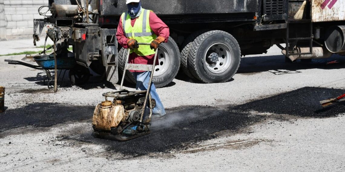 Inician limpieza de dique en la colonia El Vergel como parte del programa “Juárez Amanece Limpio”