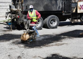 Inician limpieza de dique en la colonia El Vergel como parte del programa “Juárez Amanece Limpio”