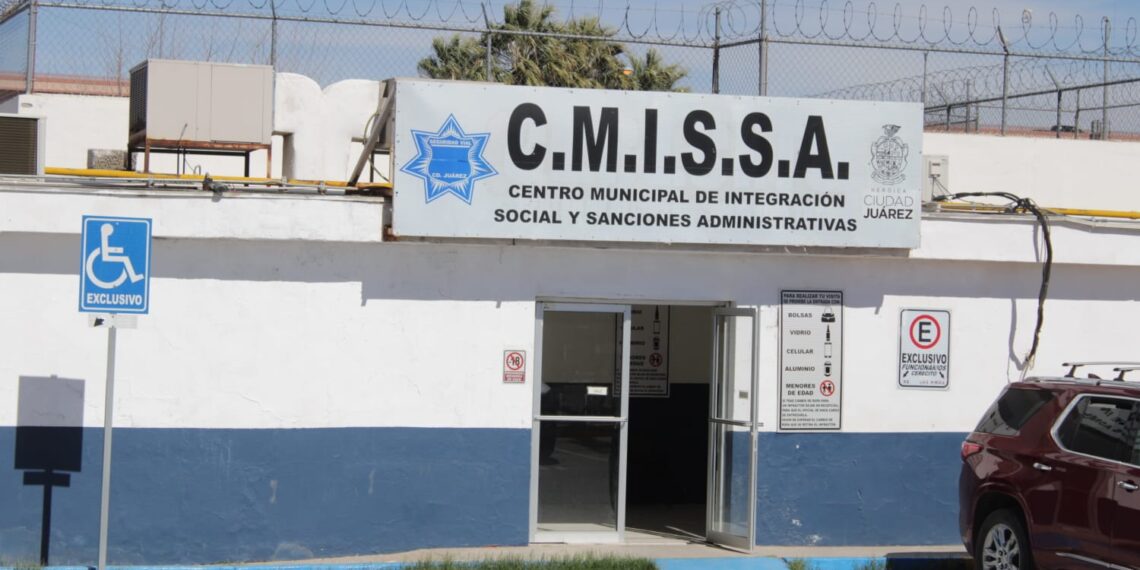 Detienen a 38 conductores por manejar en estado de ebr.edad en Ciudad Juárez