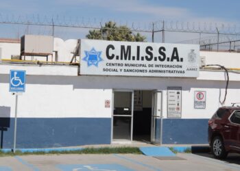 Detienen a 38 conductores por manejar en estado de ebr.edad en Ciudad Juárez