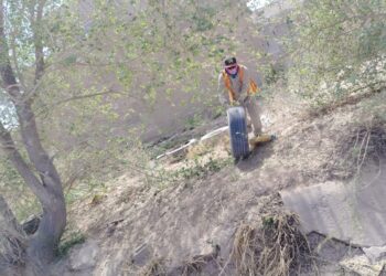 Refuerzan limpieza de diques en el suroriente de Juárez; llaman a evitar tirar basura ante temporada de lluvias