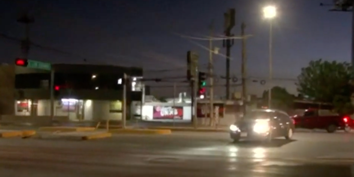 Fuerte choque en Gómez Morín deja cuantiosos daños materiales