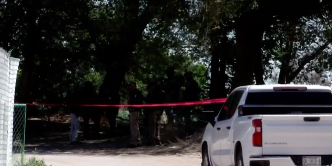 Localizan tres cu.rpos en camioneta abandonada en el Valle de Juárez