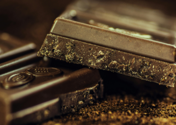 Muer. cajera de Capufe tras comer chocolates; investigan posible intoxicación en Veracruz